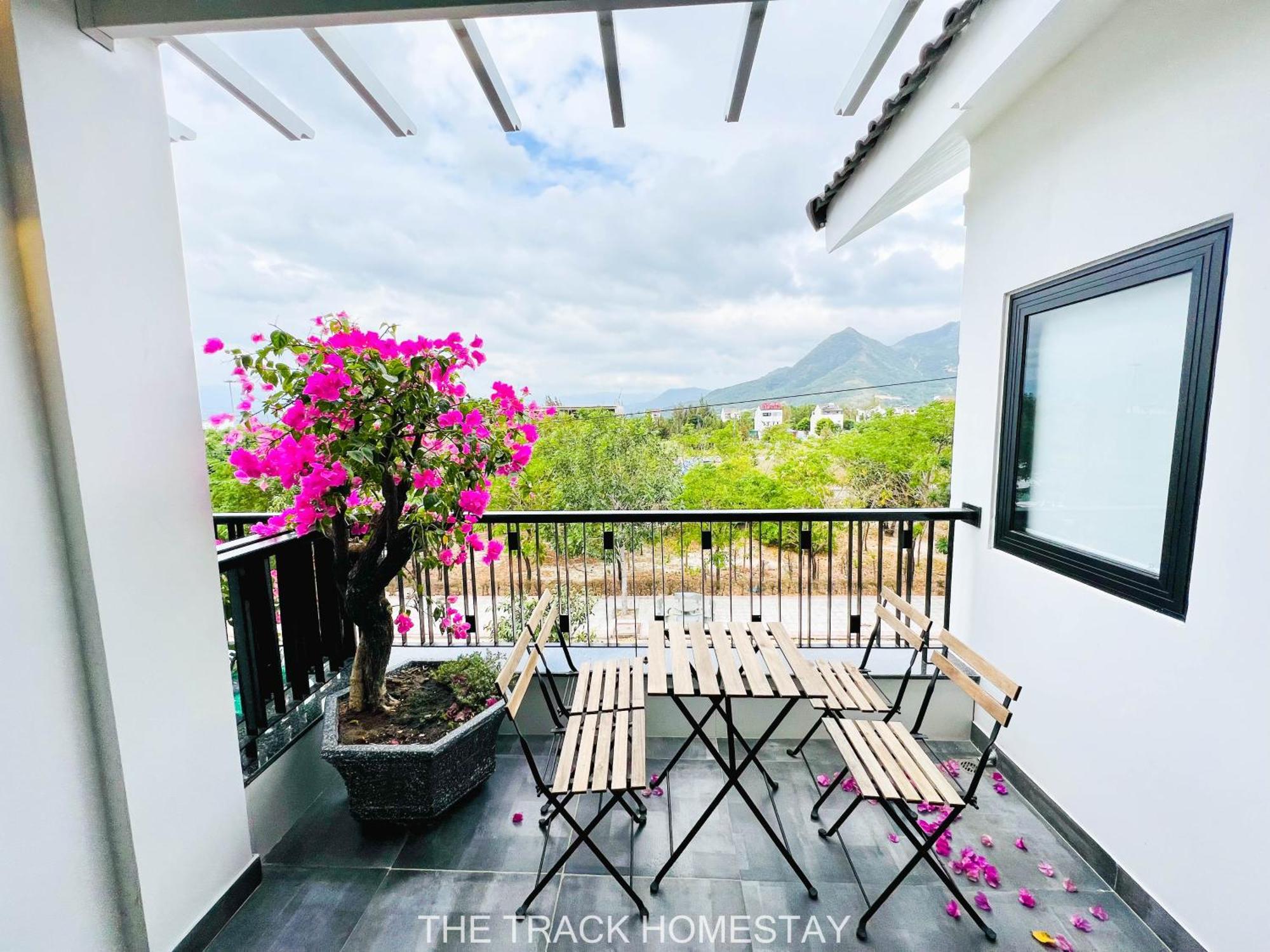 The Track Homestay - Near Bai Dai Beach Cam Lam 外观 照片